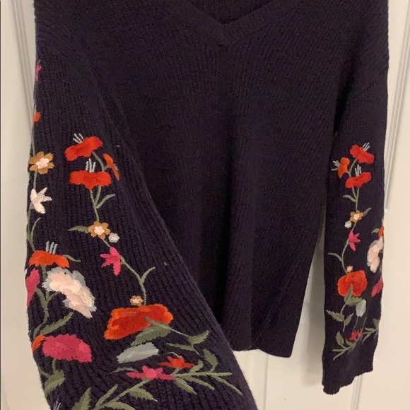 Floral Embroidered Bell Sleeve Sweater - Picture 3 of 5